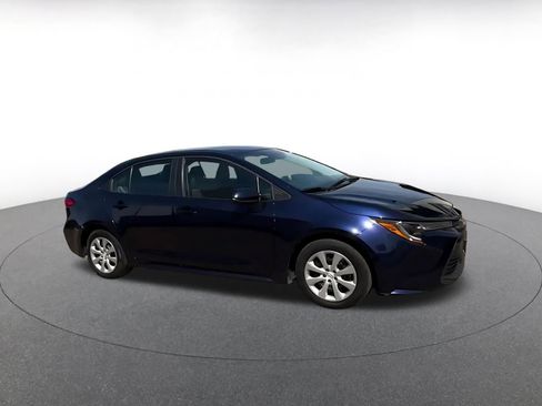 Used 2025 Toyota Corolla LE image 2