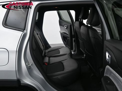 Used 2025 Jeep Compass Latitude AWD/4WD image 13