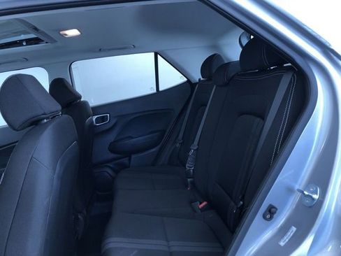 Used 2025 Hyundai Venue SEL image 21