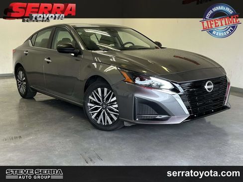 Used 2025 Nissan Altima 2.5 SV FWD image 1