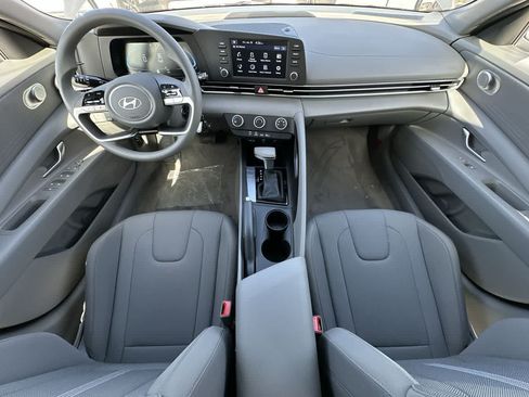 New 2025 Hyundai Elantra SE FWD image 24