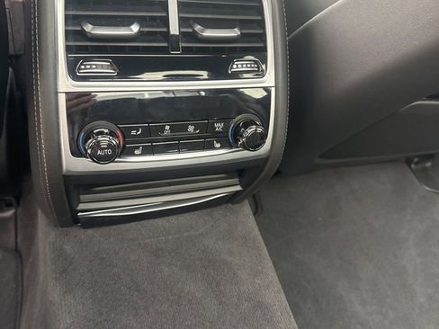 Used 2021 BMW 750i xDrive w/ Executive Package image 13
