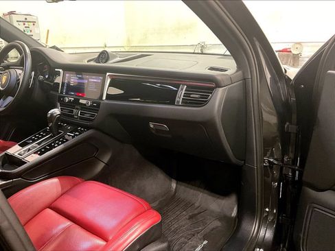 Certified 2023 Porsche Macan AWD/4WD image 19