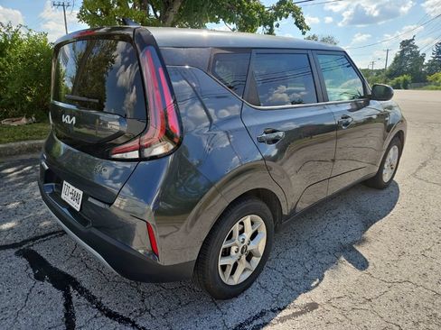 Used 2024 Kia Soul LX w/ Option Group 015 FWD image 3