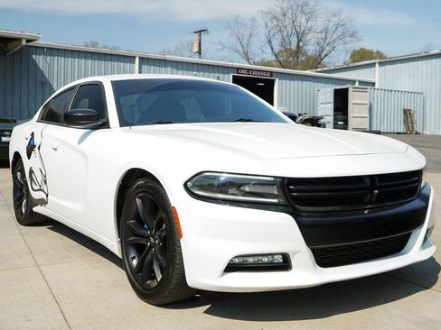 Used 2017 Dodge Charger R/T w/ Blacktop Package image 34