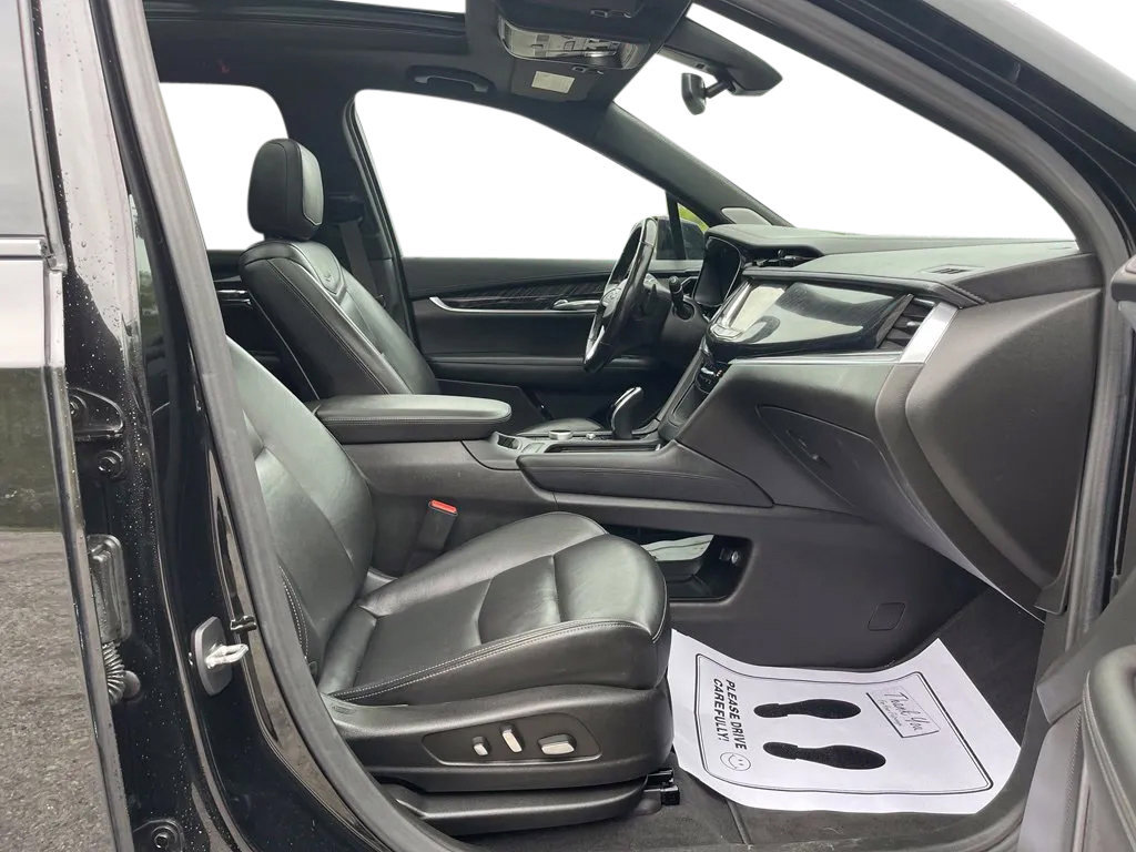 Used 2023 Cadillac XT6 Premium Luxury FWD image 22
