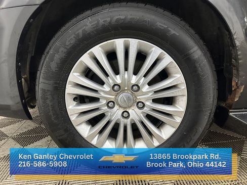 Used 2015 Chrysler Town & Country Limited Platinum w/ Trailer Tow Group image 27