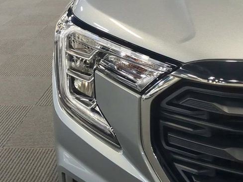 Used 2024 GMC Terrain SLE FWD image 9