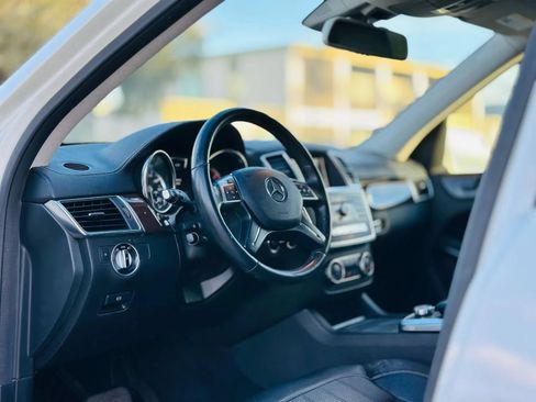 Used 2014 Mercedes-Benz GL 450 4MATIC w/ Lighting Package image 11