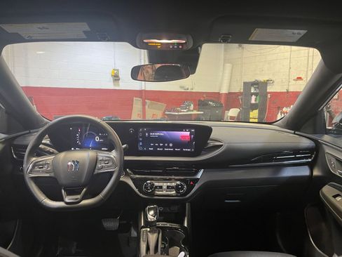 Used 2025 Buick Envista Sport Touring image 32