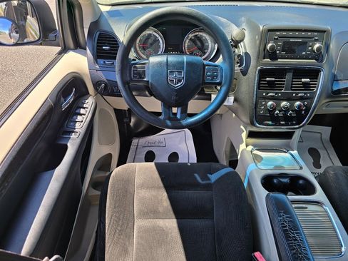 Used 2016 Dodge Grand Caravan SXT FWD image 12
