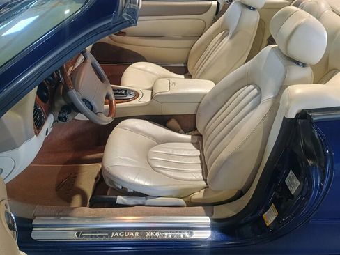 Used 2001 Jaguar XK8 Convertible image 14