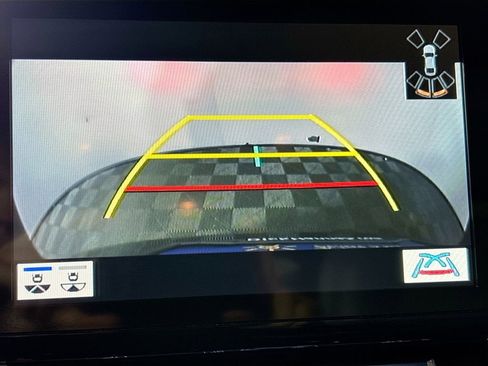 Used 2023 Toyota Sienna Limited image 17