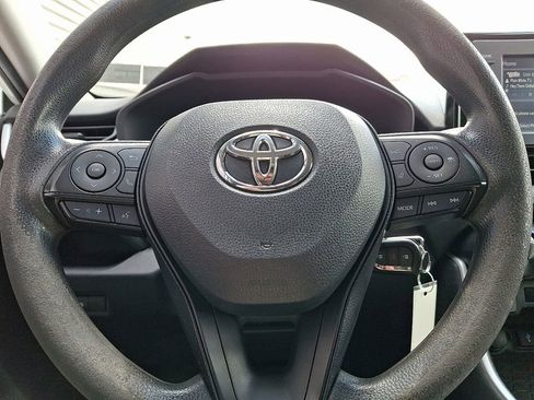 Used 2022 Toyota RAV4 LE AWD/4WD image 19