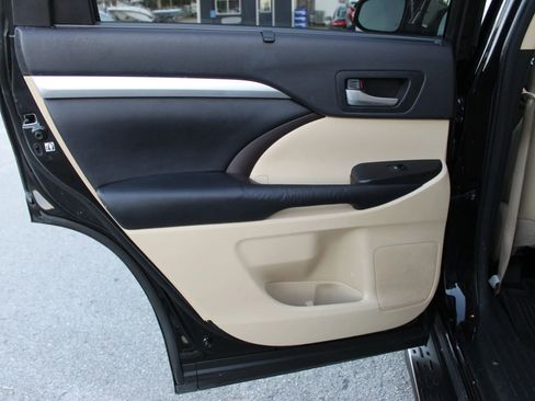 Used 2015 Toyota Highlander XLE image 17