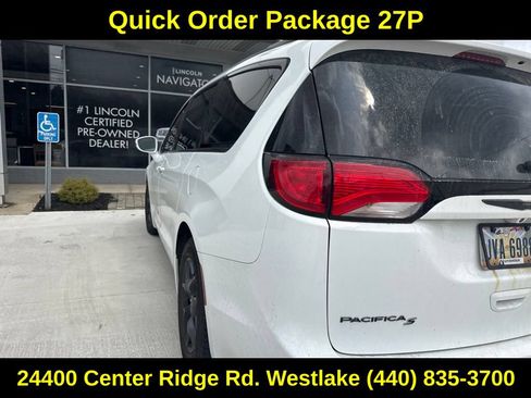 Used 2019 Chrysler Pacifica Limited w/ S Appearance Package FWD image 11