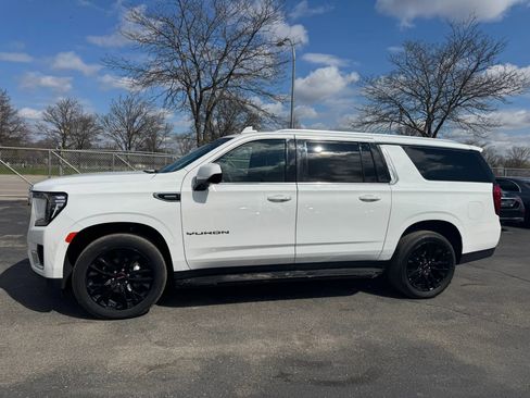Used 2024 GMC Yukon XL SLE w/ Gmc Pro Safety Plus Package AWD/4WD image 3