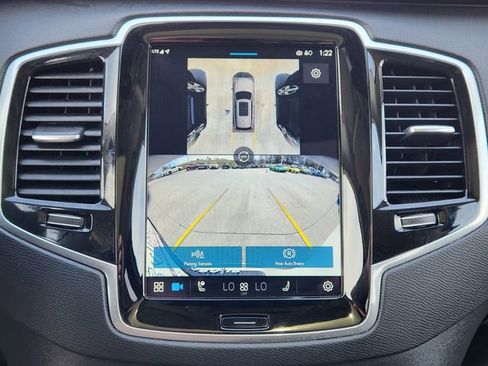 Used 2025 Volvo XC90 B6 Ultra image 16