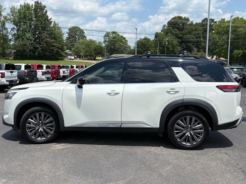 Used 2023 Nissan Pathfinder SL w/ SL Premium Package AWD/4WD image 10