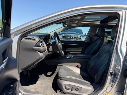 Used 2018 Toyota Camry XLE image 17