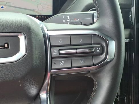 Used 2025 GMC Yukon XL Denali AWD/4WD image 13