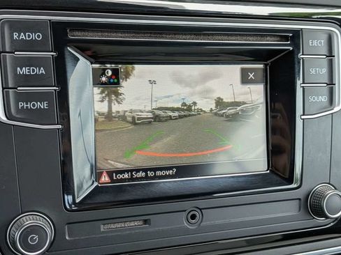 Used 2019 Volkswagen Beetle 2.0T S FWD image 19
