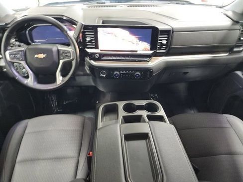 Used 2022 Chevrolet Silverado 1500 LT image 2