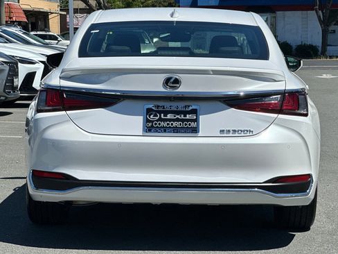 Certified 2025 Lexus ES 300h w/ Premium Package FWD image 5