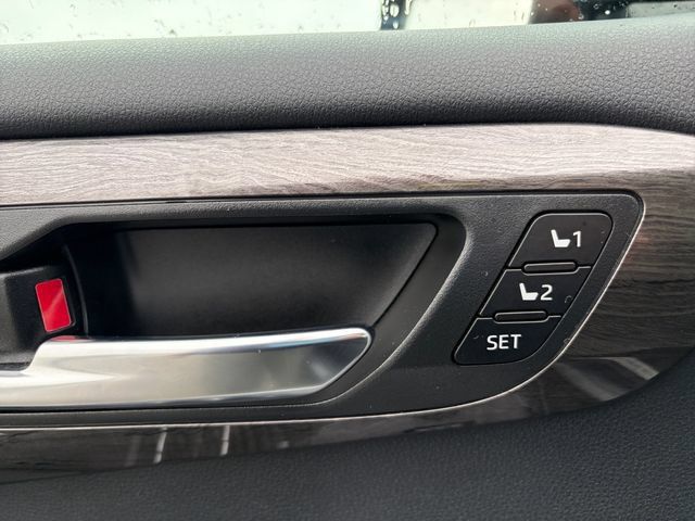 Used 2024 Toyota Highlander Limited AWD/4WD image 27
