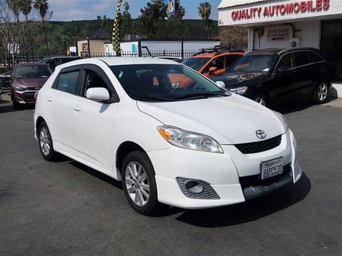 Used 2010 Toyota Matrix image 2