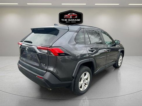 Used 2021 Toyota RAV4 XLE w/ Convenience Package image 5