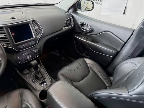 Used 2021 Jeep Cherokee Latitude Lux w/ Comfort/Convenience Group AWD/4WD image 21