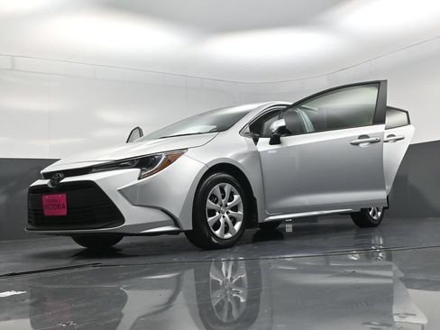 Used 2026 Toyota Corolla LE FWD image 25