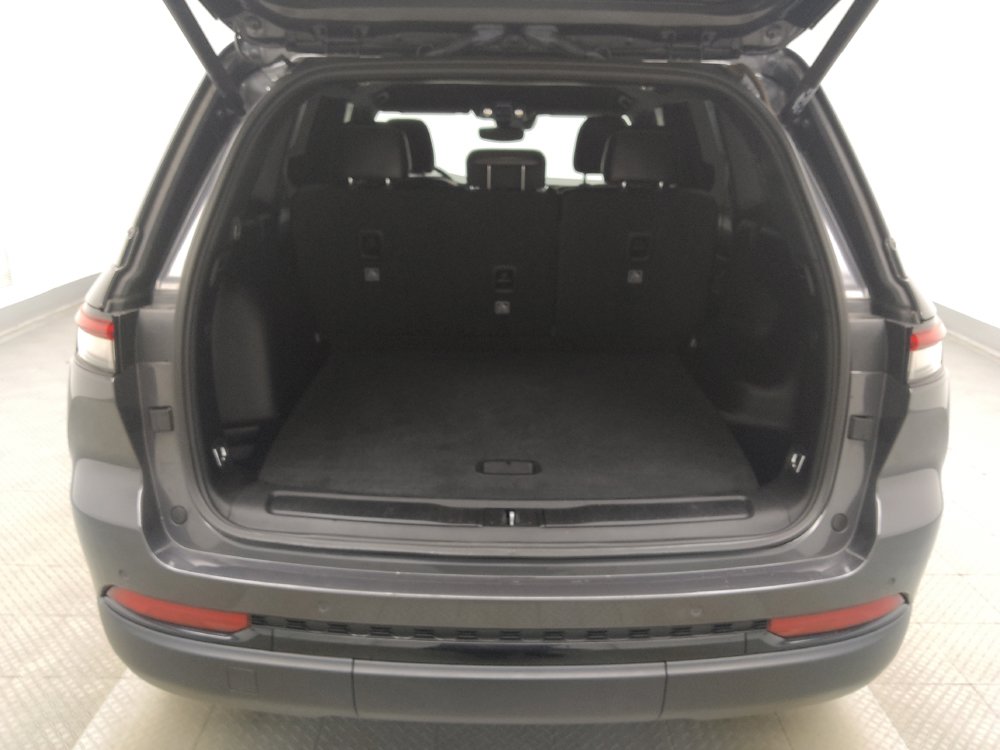 Used 2023 Jeep Grand Cherokee Altitude AWD/4WD image 29
