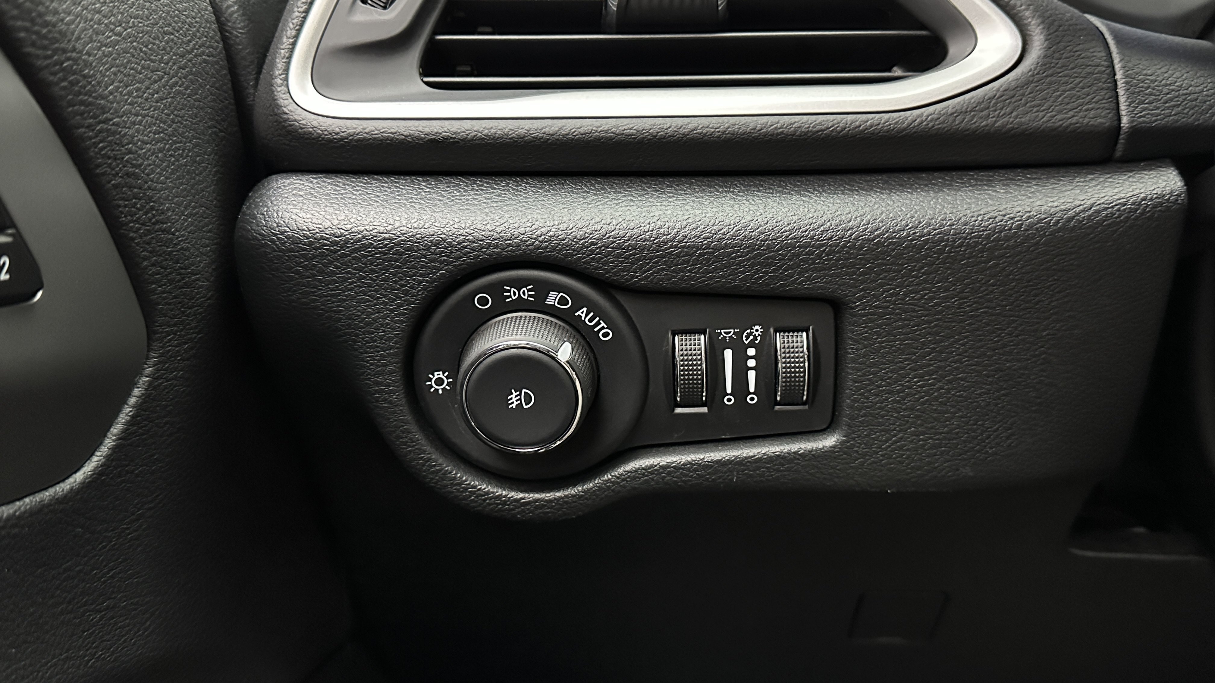 Used 2025 Chrysler Pacifica Select FWD image 22