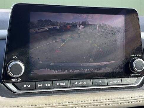 Used 2023 Nissan Rogue SV image 31