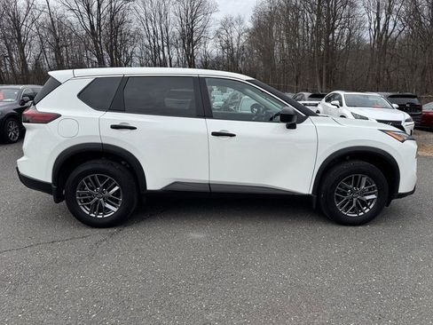 Used 2024 Nissan Rogue S image 7