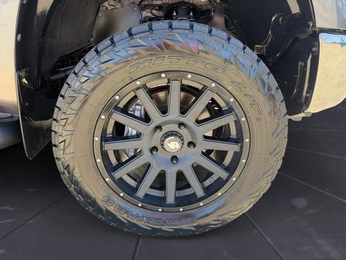 Used 2016 Toyota Tundra Limited w/ Limited Premium Package AWD/4WD image 31