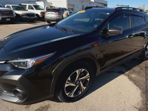 Used 2024 Subaru Crosstrek 2.0i Premium image 3