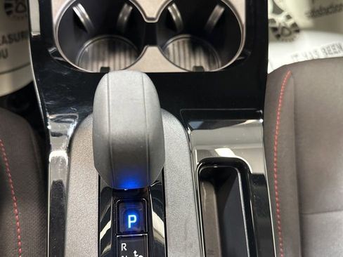 Used 2025 Toyota Prius Plug-In Hybrid image 32