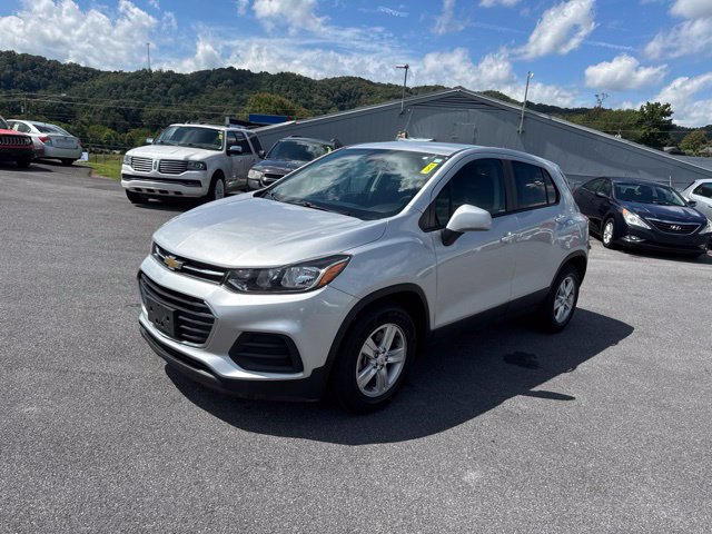 Used 2022 Chevrolet Trax LS w/ Tint and Cruise Package FWD image 4