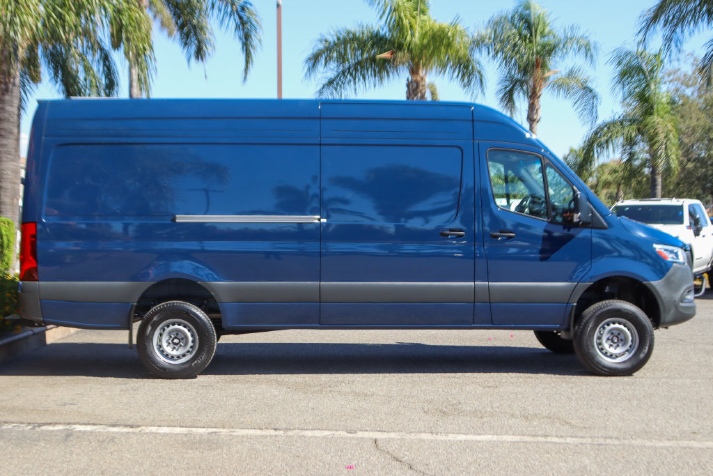 Used 2025 Mercedes-Benz Sprinter 2500 image 12