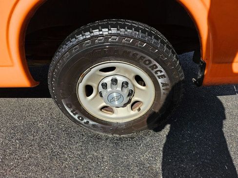 Used 2017 Chevrolet Express 2500 image 10