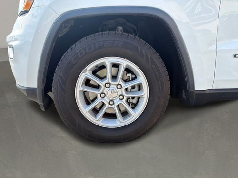 Used 2020 Jeep Grand Cherokee Laredo RWD image 22