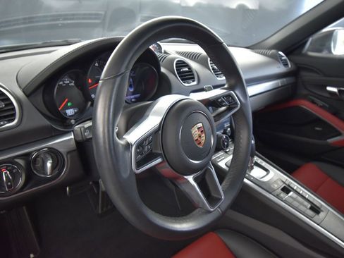 Certified 2025 Porsche 718 Boxster image 4