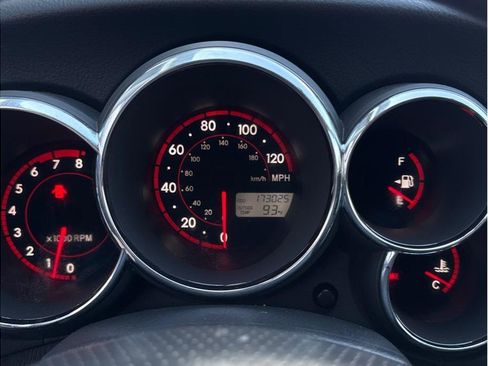 Used 2005 Toyota Matrix image 16