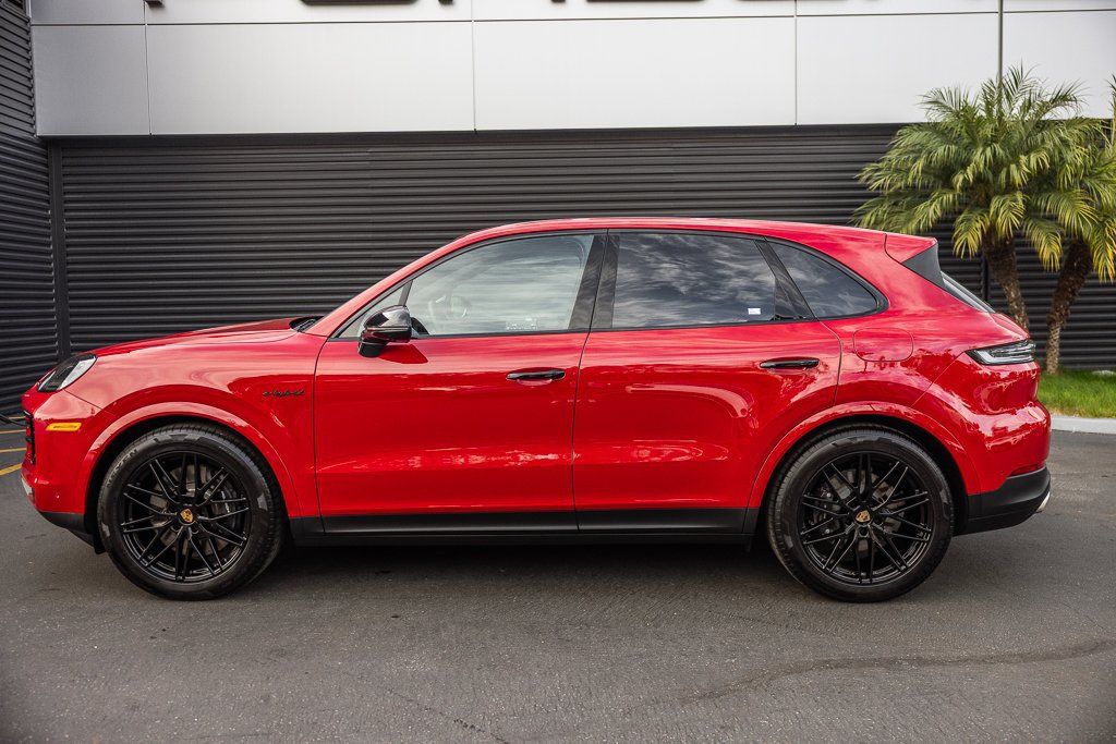 Certified 2025 Porsche Cayenne E-Hybrid AWD/4WD image 2