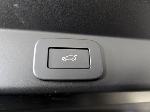 Used 2025 Land Rover Range Rover Sport S AWD/4WD image 28