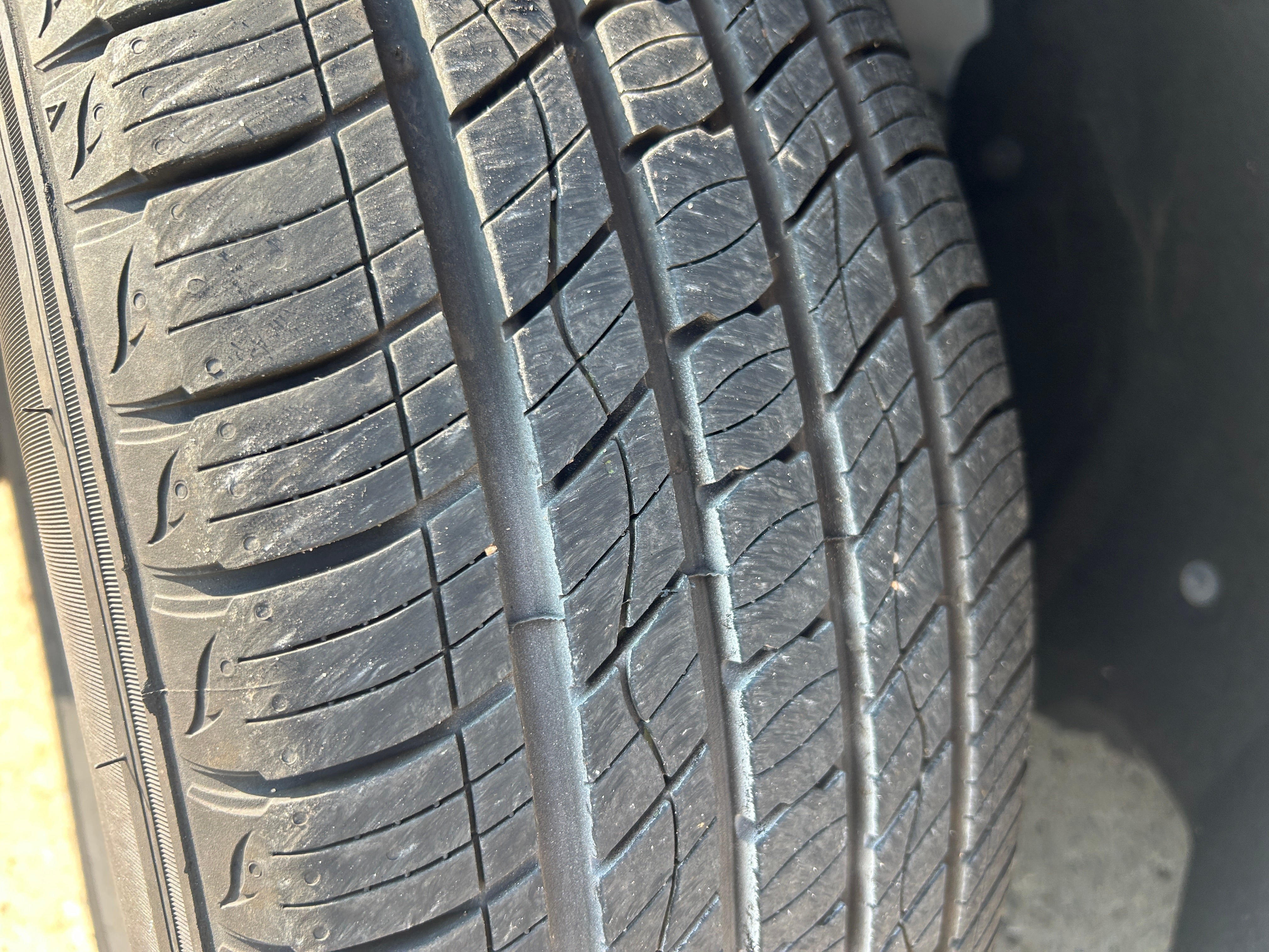 Used 2024 Chrysler Pacifica Touring-L FWD image 11