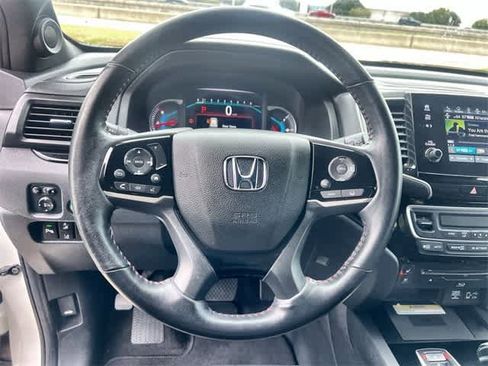 Certified 2022 Honda Pilot Black Edition image 17